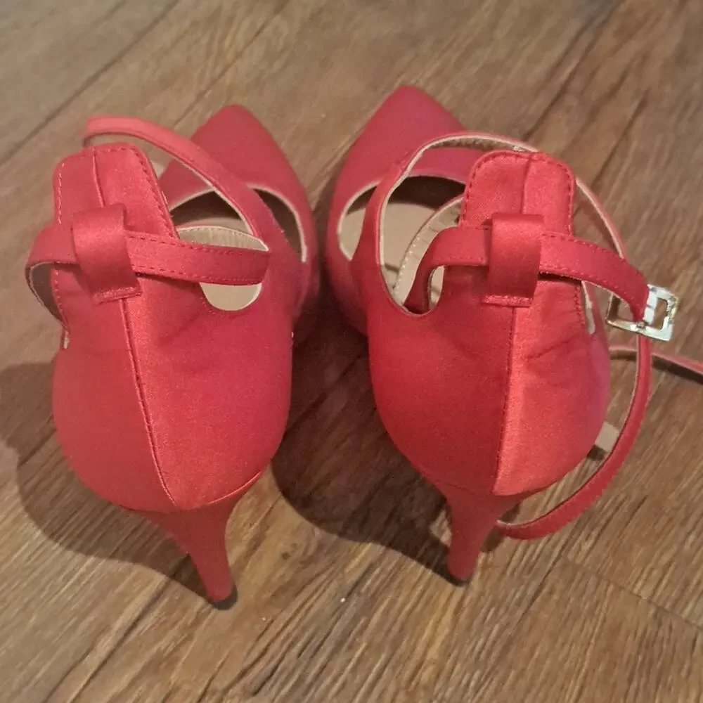LEWIT made it Italy 39.5 strap heels, barely worn!